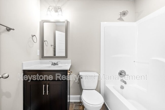 Building Photo - 3800 Roscommon Way