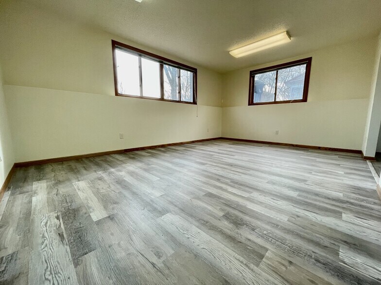 Building Photo - 902 W Lincoln Ave #2