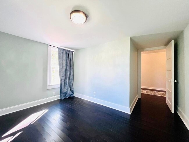 Building Photo - Charming home, gourmet kitchen, and large backyard in Oxford