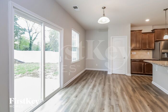 Building Photo - 112 Eden Ave