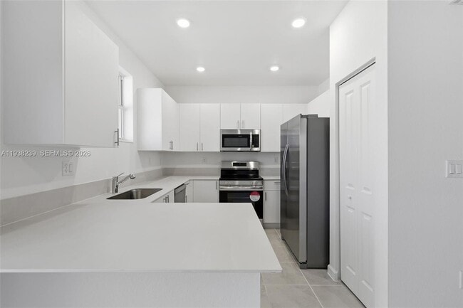 Building Photo - 2705 SE 25th Ave