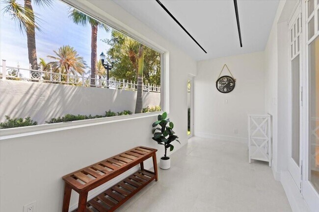 Building Photo - 1635 Seabreeze Blvd