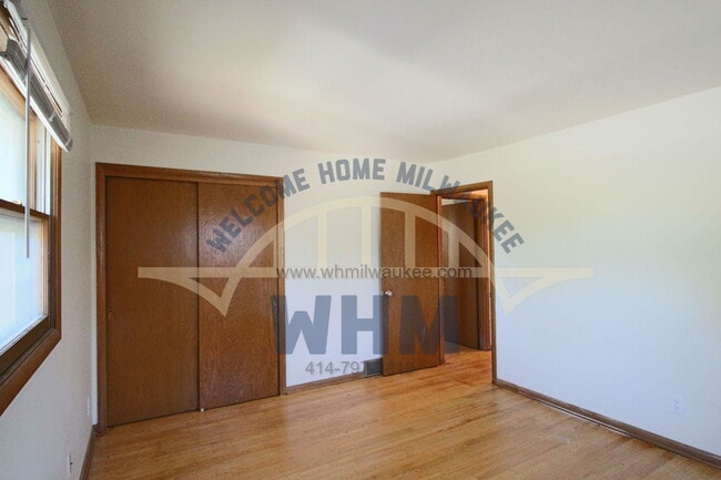 Building Photo - 8526 W Appleton Ave