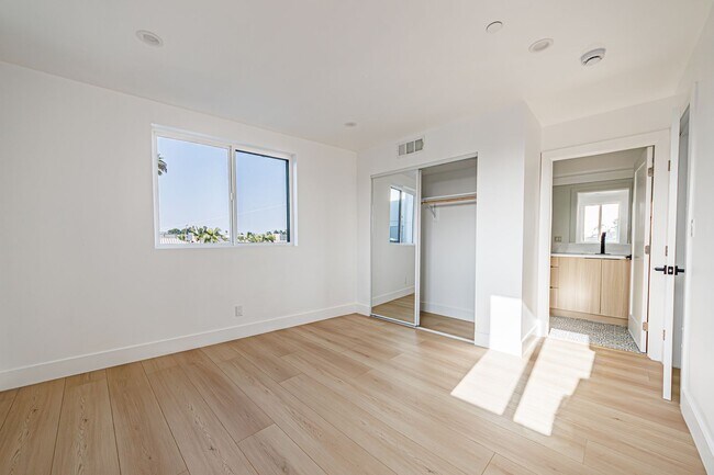 Building Photo - 13461 Beach Ave