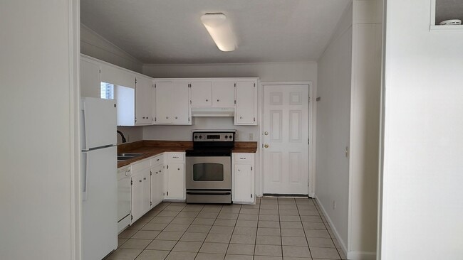 Building Photo - 6204 Pinetree Ave