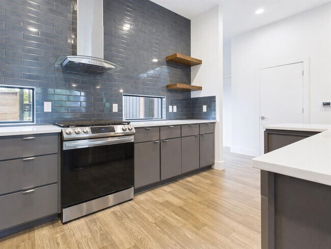 Building Photo - 4402 Mt Vernon Dr