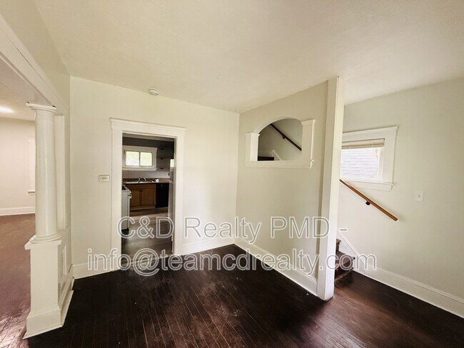 Building Photo - 4123 Stickney Ave