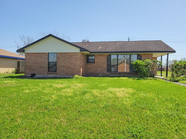 Building Photo - BEAUTIFUL REMODELED 4 BEDROOM 2 BATH HOME IN LAKE JACKSON, TEXAS