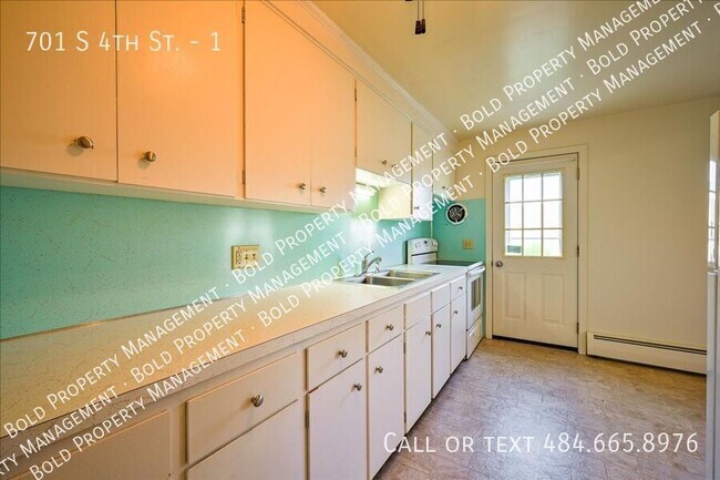 Building Photo - 701 S 4th St