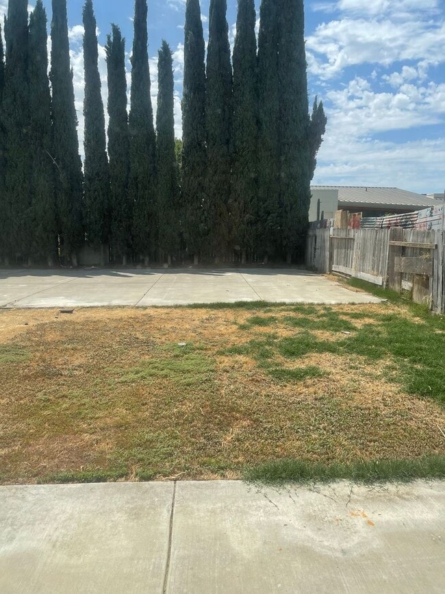 Building Photo - Coming Soon! Charming 3-Bedroom, 2-Bathroom Home for Rent in Quiet Neighborhood