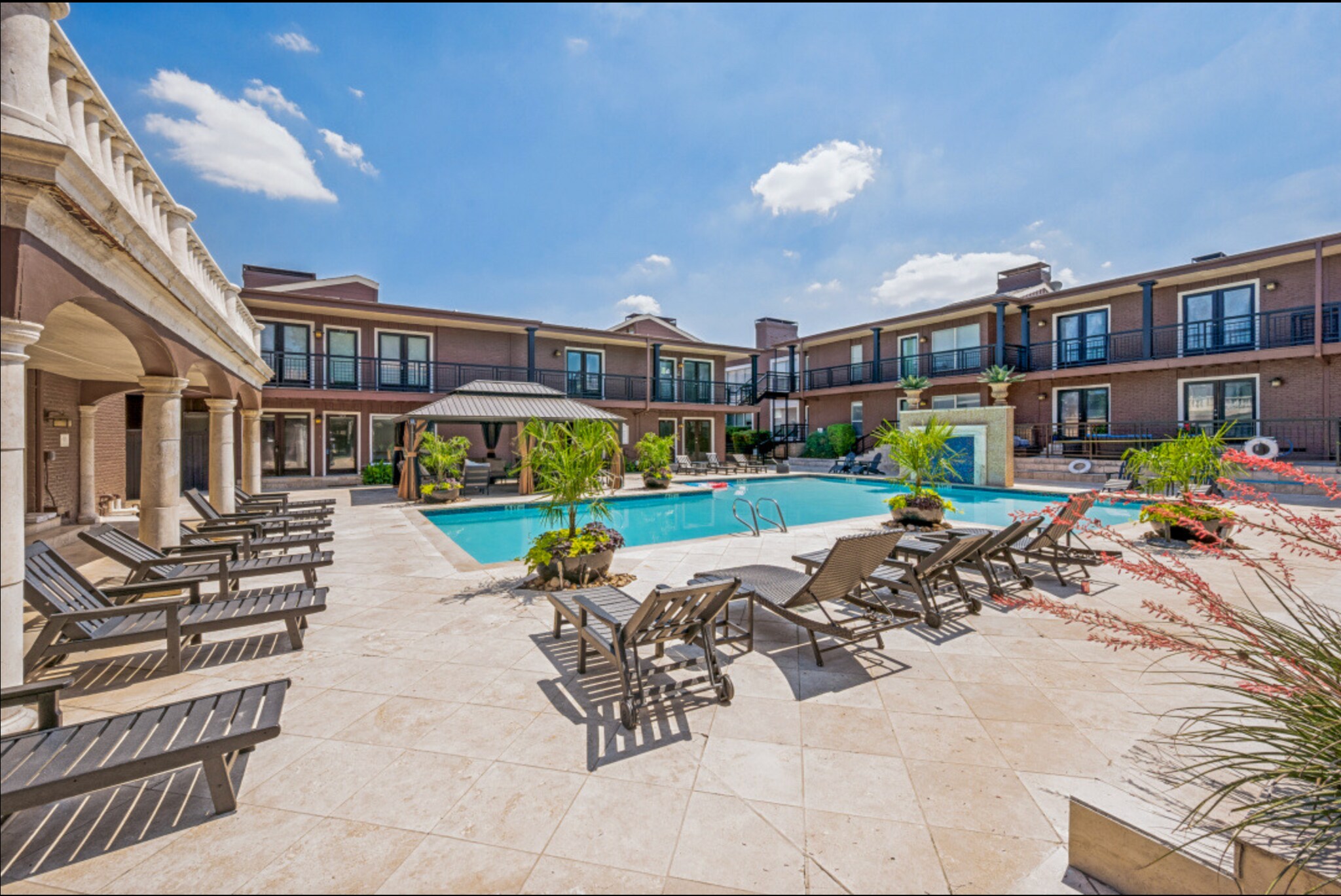 Building Photo - 5930 Sandhurst Ln
