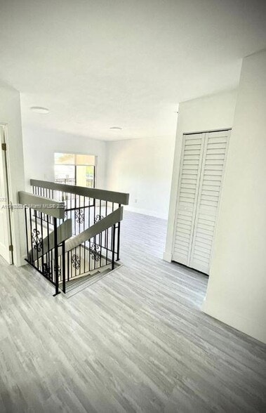 Building Photo - 2324 SW 57th Ct