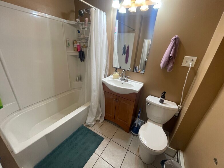 Building Photo - 8 Eldora St