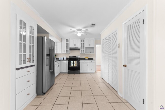 Building Photo - 846 S Forest Lake Dr