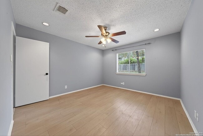 Building Photo - 2415 Moss Terrace
