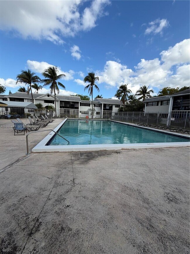 Building Photo - 823 NE 199th St