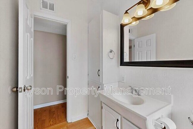 Building Photo - 5932 Avenida La Barranca NW