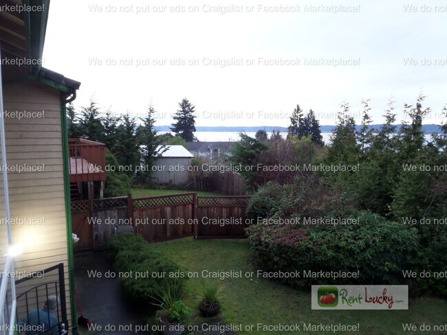 Building Photo - INCREDIBLE VIEWS!! Large 2-Bedroom + Den Duplex with 3-Car Garage in Fantastic Federal Way Neighb...