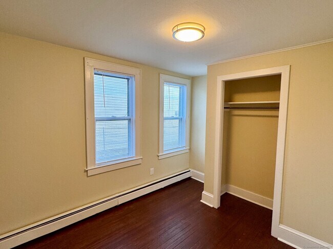 Building Photo - 132 N Elm St