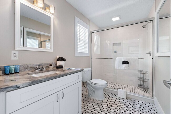 Building Photo - 76 Sanford St