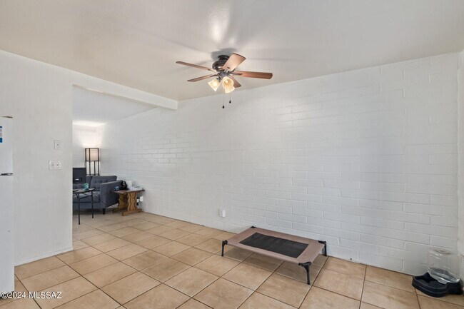 Building Photo - 7455 E Desert Spring Dr