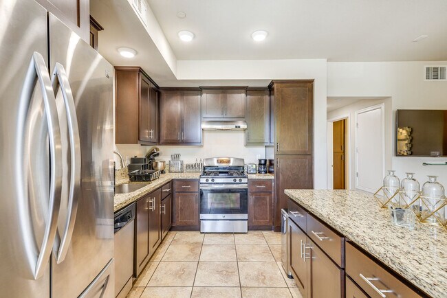 Building Photo - 140 Ivy Ave