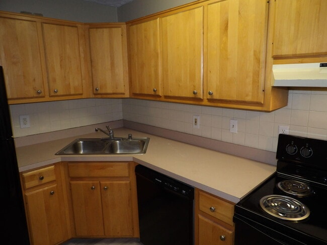 Building Photo - 244 Meadowview Dr