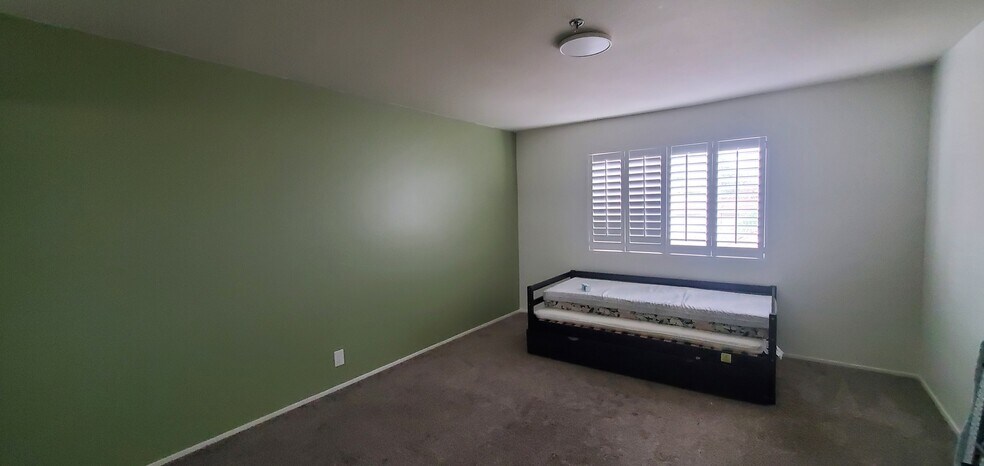 bedroom - 3955 Faircross Plz