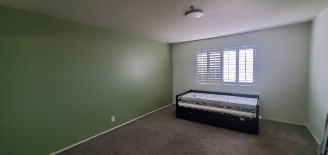 bedroom - 3955 Faircross Plz