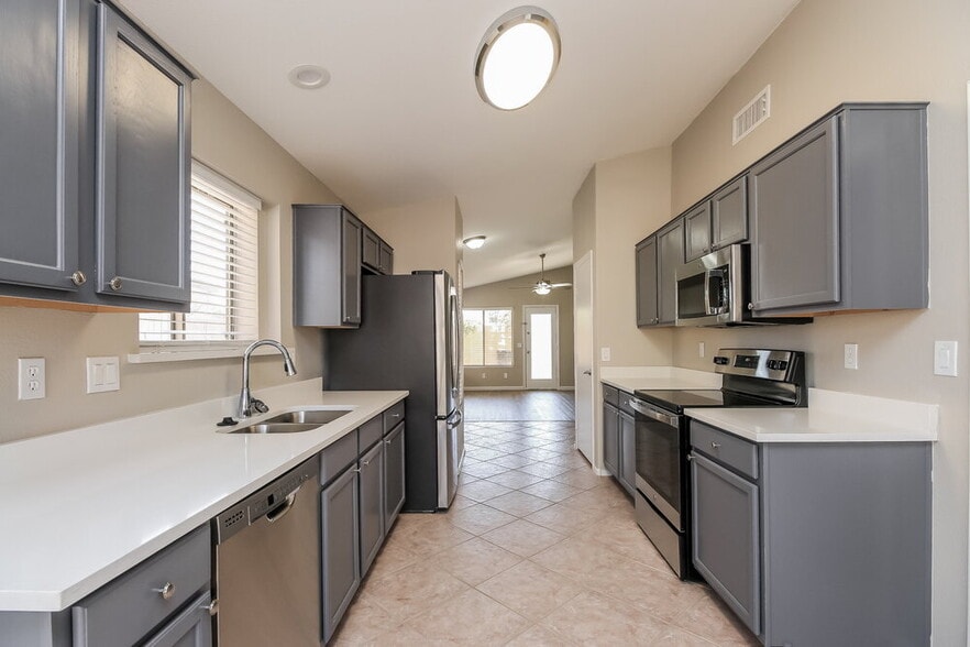 Building Photo - 2267 E Arabian Dr