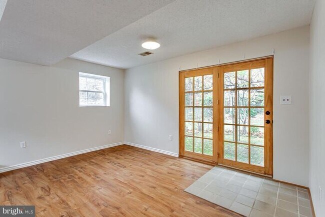 Building Photo - Brick Split Foyer With Large Backyard, 2 K...