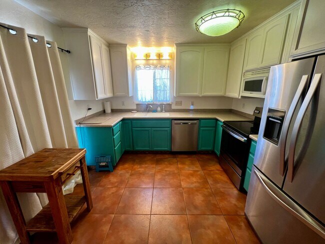 Building Photo - Charming 3-Bedroom Home for Rent in Landers, CA w SPA