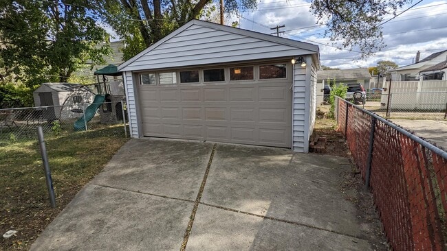 Building Photo - 1269 Fort Park Blvd