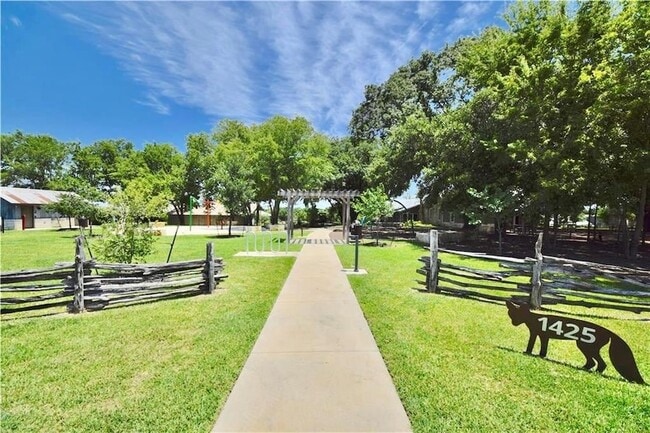 Building Photo - 1513 Fort Dessau Rd