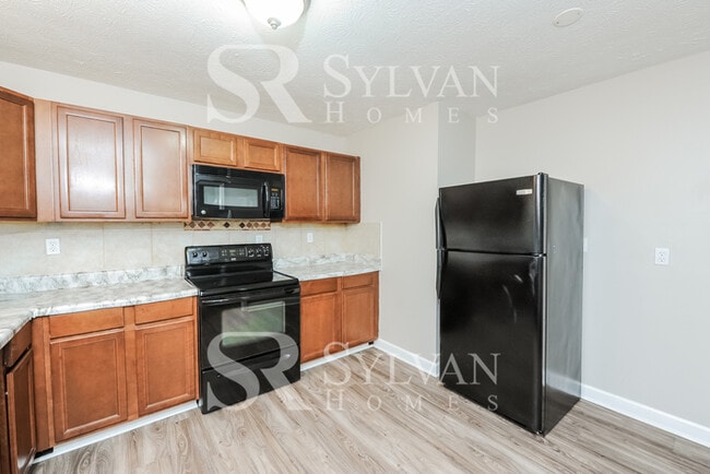 Building Photo - Prepare to fall in love with this 4 bedroom, 3.5 bathroom home