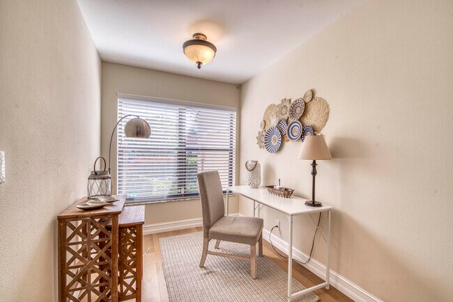 Building Photo - 779 Windermere Way