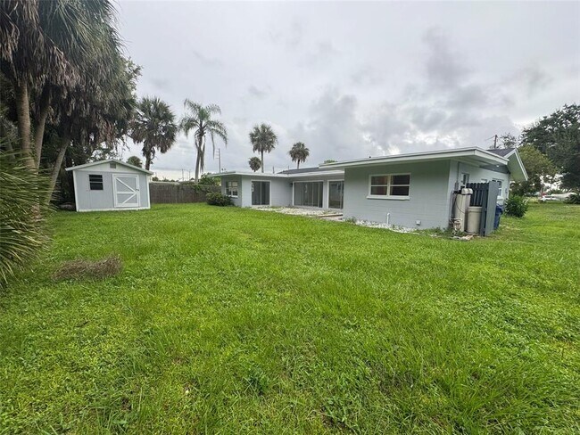 Building Photo - 116 Myakka Dr