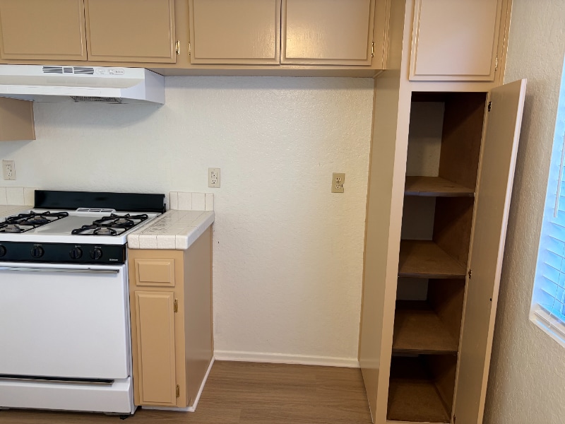 Building Photo - 4040 W 130th St