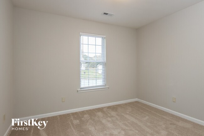 Building Photo - 4 Franklinwood Dr