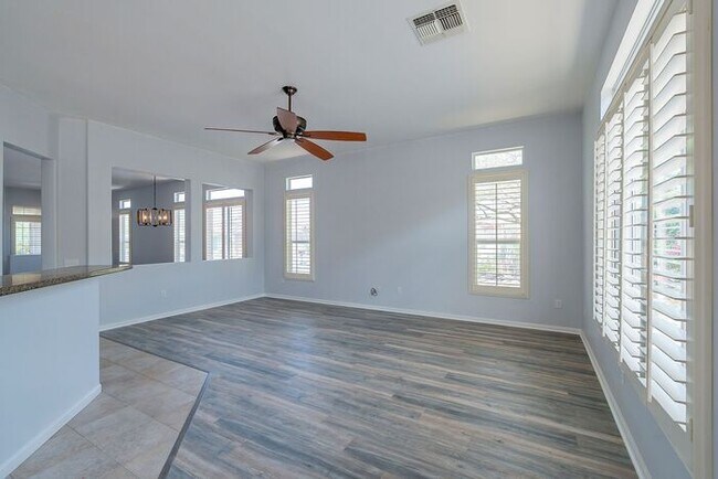 Building Photo - Gated Community!