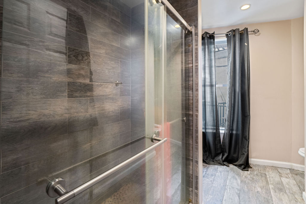 Building Photo - 2124 Bolton St