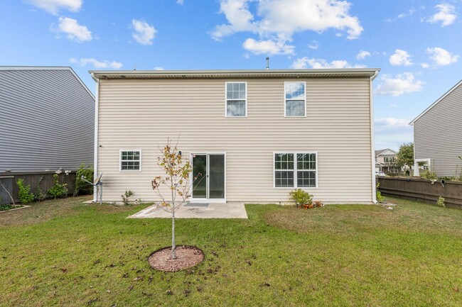 Building Photo - Lake View Four Bedroom 2.5 Bath Home