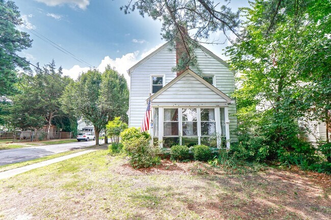 Building Photo - Stunning home rental in Portsmouth!