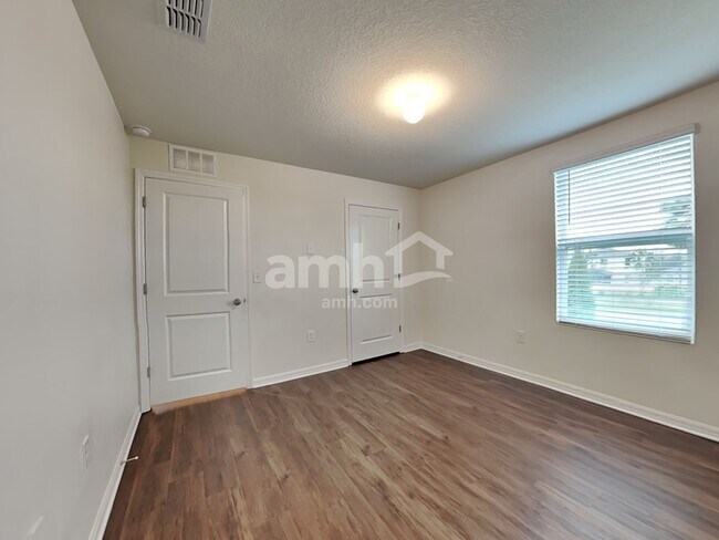 Building Photo - 10416 Flathead Dr