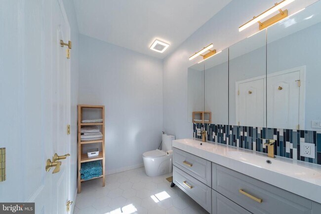 Building Photo - 6931 Rolling Creek Way