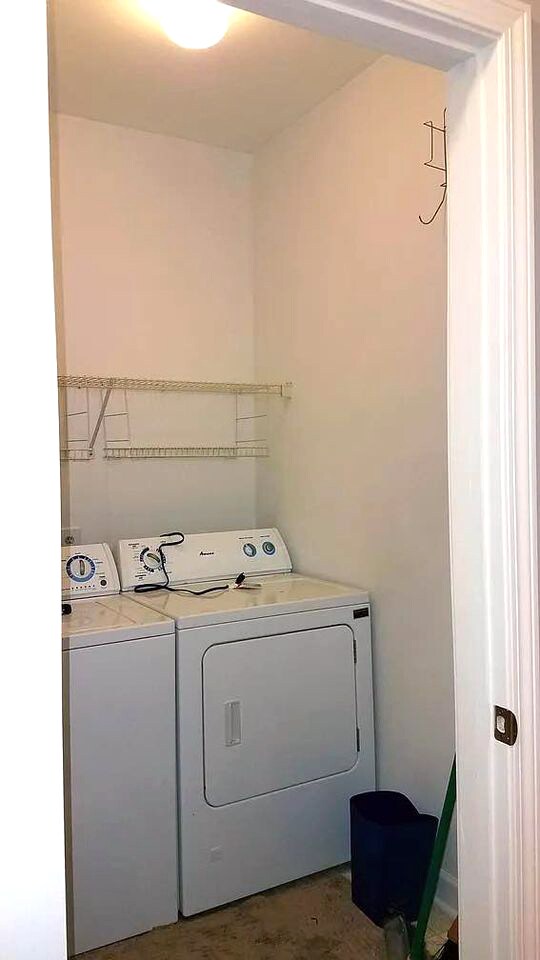 Building Photo - 305 Dresher Woods Dr