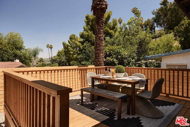 Building Photo - 885 Montecito Dr