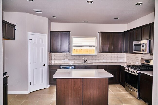Building Photo - 816 Durness Dr