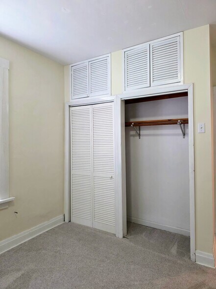 Master bedroom - 5229 Lansdowne Ave