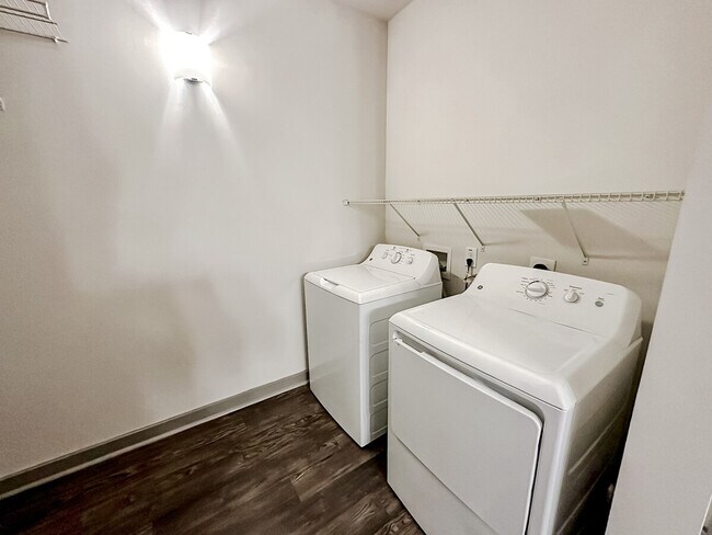 Building Photo - 111 E 4th St